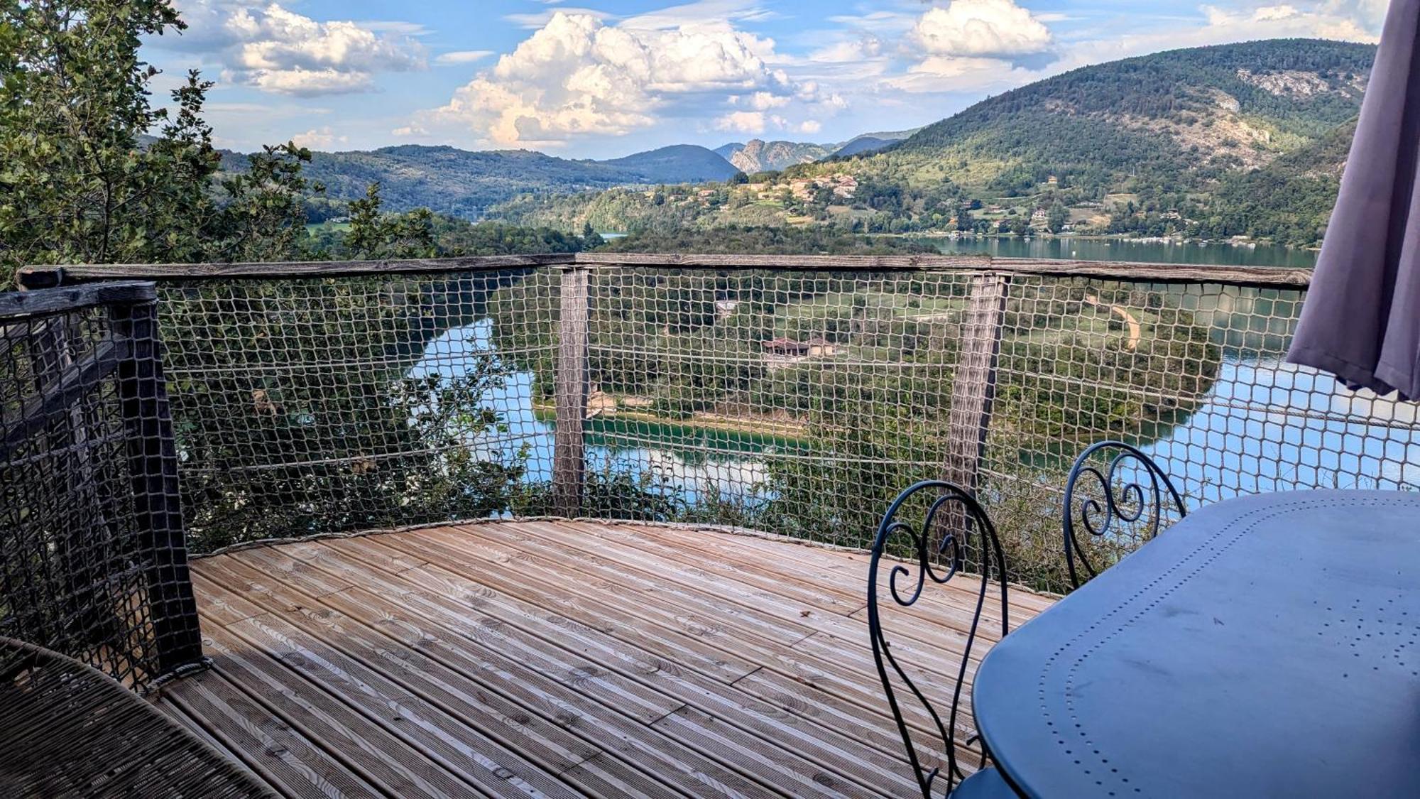 Cabanes Et Lodges Du Belvedere Serrieres-sur-Ain Exterior foto